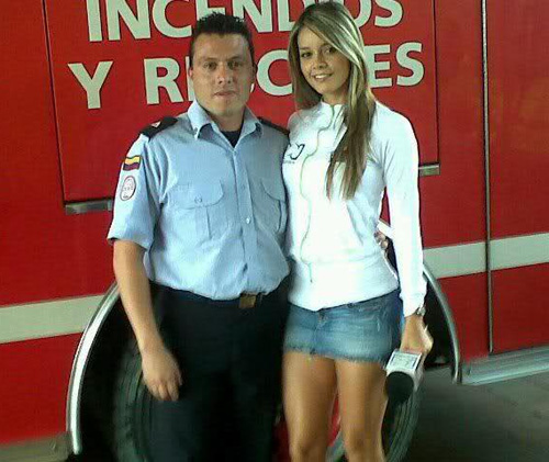 Nữ phóng viên nóng bỏng gây sốt tại World Cup 2014 - 12