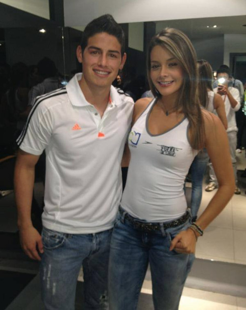 Nữ phóng viên nóng bỏng gây sốt tại World Cup 2014 - 13