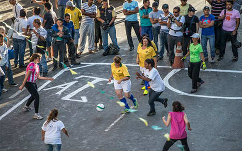 Gái mại dâm Brazil tổ chức đá bóng đòi quyền lợi - 1