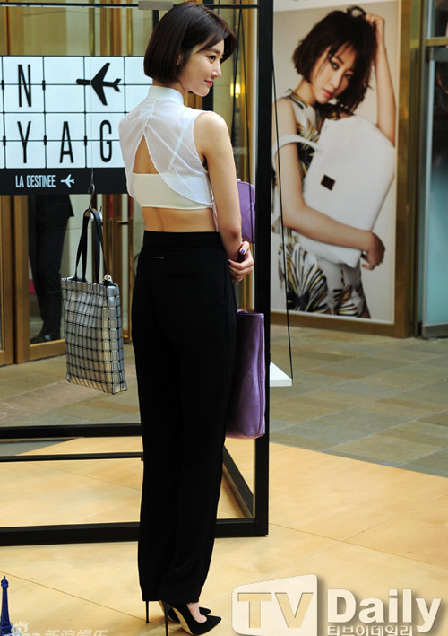 Người đẹp Hàn khoe thân "nửa vời" - 4