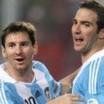 Tin vắn bóng đá - Tin HOT tối 17/6: Messi &quot;dụ dỗ&quot; Higuain tới Barca