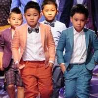 Xu hướng thời trang - Mẫu nhí Sài thành sải bước cực "chất"