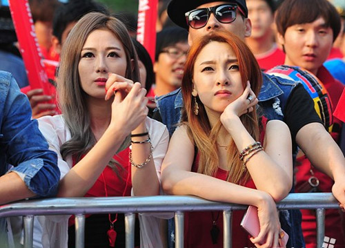 Thiếu nữ Hàn khoe vòng 1 nõn nà mừng World Cup - 8