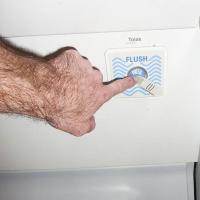 Tin tức trong ngày - Hong Kong: Giải cứu khách kẹt tay trong toilet máy bay