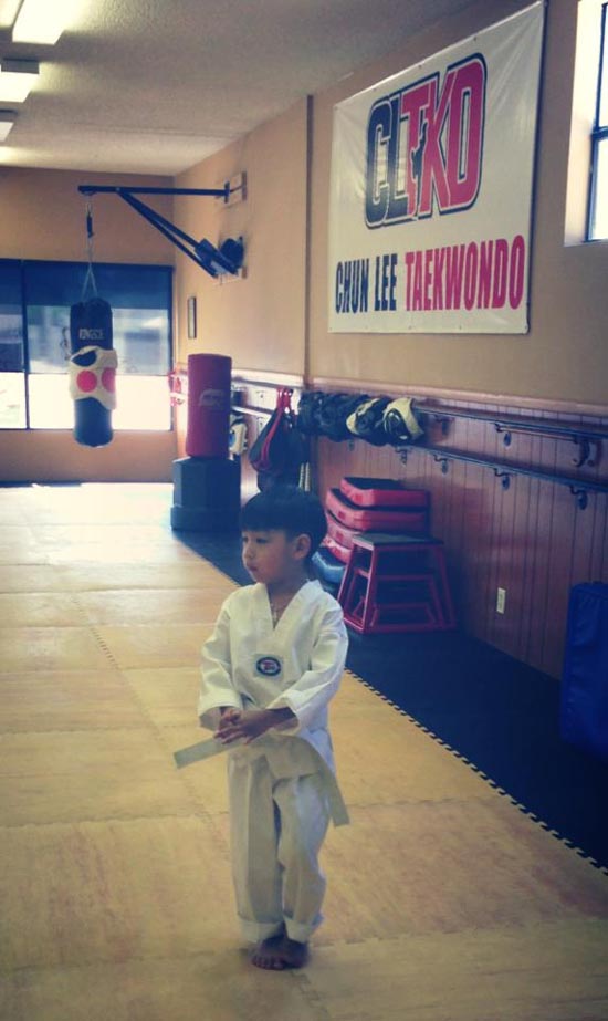 Những "cậu ấm cô chiêu" ít biết của sao hải ngoại - 7