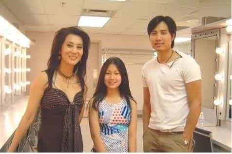 Những "cậu ấm cô chiêu" ít biết của sao hải ngoại - 6