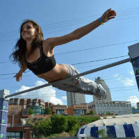 Thể thao - Xem "chân dài" khổ luyện thể dục đường phố