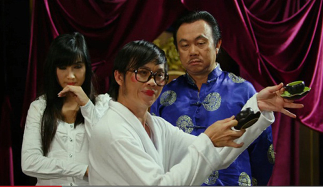 Hình ảnh hài hước của Hoài Linh trong phim Đại náo học đường
