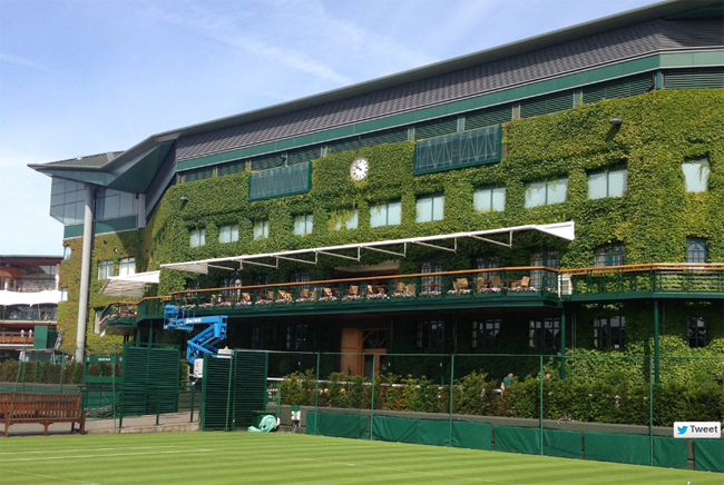 Hình ảnh tuyệt đẹp bên ngoài sân Trung tâm. Tất cả đã sẵn sàng cho những ngày tranh tài tại Wimbledon 2014.
