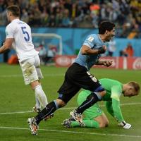 Bóng đá - "Kẻ hủy diệt" Suarez bẻ nanh "Tam sư"