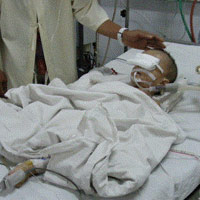 Sức khỏe đời sống - Hai bé hai tuổi hôn mê sâu vì bị rơi xuống hồ