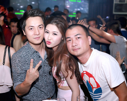Bạn gái mới Lê Hiếu khoe vẻ sexy trong đêm Hà Nội - 8