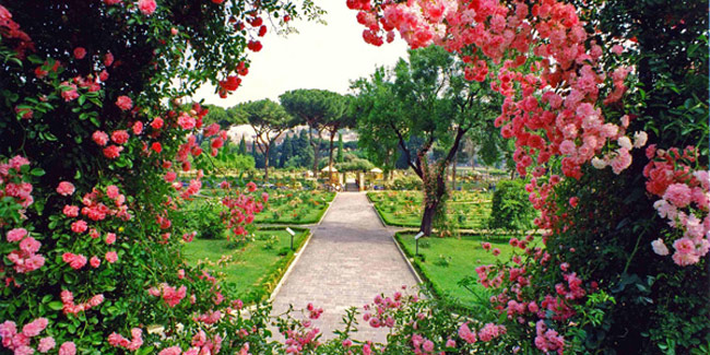 6. Vườn hồng Roseto Comunale thuộc thành phố Rome (Ý) 

Khu vườn hồng Roseto Comunale nằm dưới chân ngọn đồi Aventine được xem sứ sở thơ mộng nhất thành Rome. 
