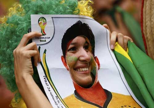 Fan bóng đá khoe độ cuồng ở World Cup 2014 - 2