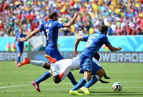 Trọng tài làm ngơ lỗi của Ý, Costa Rica mất 11m - 1