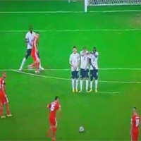 Bóng đá - Cú sút phạt ghi bàn đầu tiên tại World Cup 2014