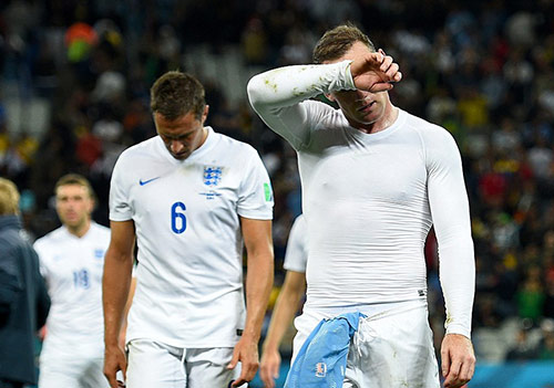 Persie: "ĐT Anh bị loại không phải lỗi của Rooney" - 1