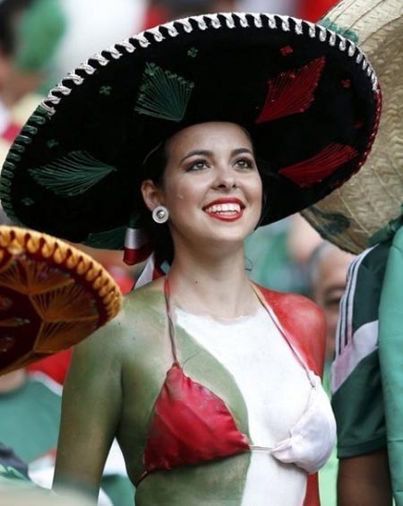 Những "Lọ Lem" khiến fan World Cup phát "cuồng" - 2