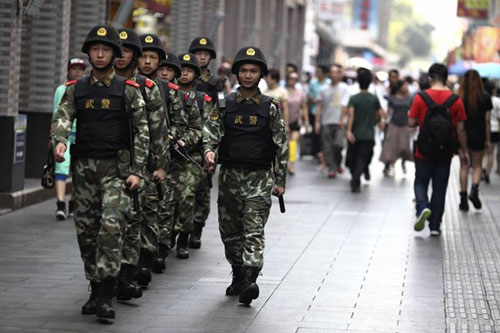 Cảnh sát Tân Cương bắn chết 13 kẻ khủng bố - 1
