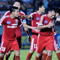 Bóng đá - Vòng 19 V-League: “Khúc cua nguy hiểm”