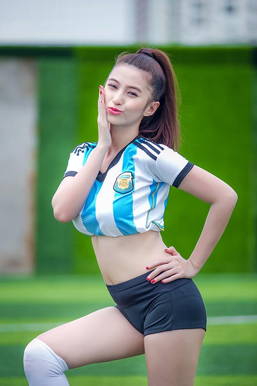 Messi thăng hoa, ca sĩ hotgirl Việt My muốn tặng nụ hôn - 10