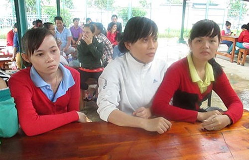 Nhờ rút tiền lương, hàng trăm công nhân mất trắng - 1