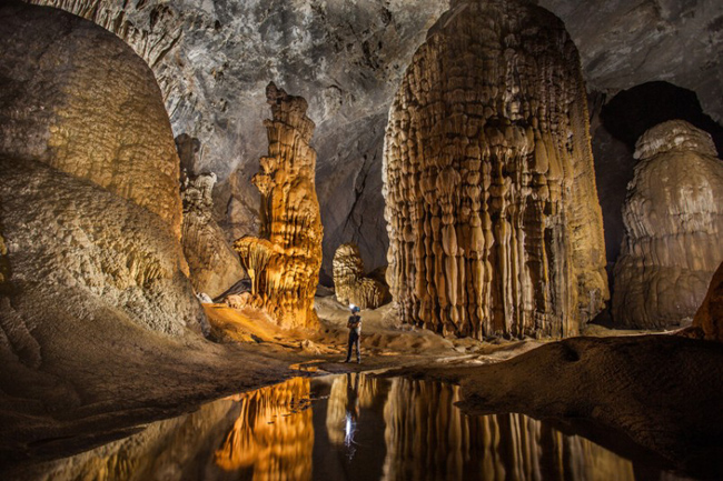 Nhiếp ảnh gia người Úc John Spies, 59 tuổi, đã dành một tuần ở Quảng Bình để khám phá và chụp những bức ảnh tuyệt đẹp về hệ thống hang động lớn nhất thế giới này. 
