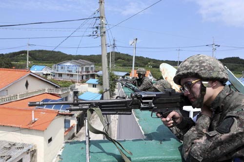 Hàn Quốc: Bắt sống binh sĩ xả súng giết đồng đội - 1