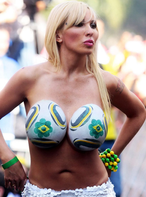 Cổ động viên Brazil hấp dẫn nhất thế giới! - 9