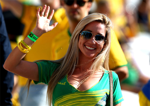 Cổ động viên Brazil hấp dẫn nhất thế giới! - 17