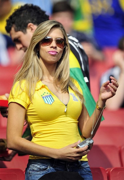 Cổ động viên Brazil hấp dẫn nhất thế giới! - 20