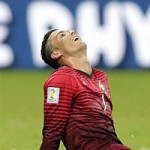 Bóng đá - Ronaldo “thẫn thờ” trong ngày lập kỷ lục cùng BĐN