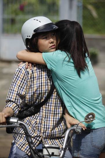 Minh Hằng cởi áo chứng minh giới tính trong Vừa đi vừa khóc - 8