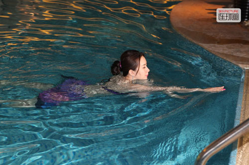 Một ngày theo chân "nữ thần gợi cảm" Cbiz - 13