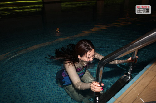 Một ngày theo chân "nữ thần gợi cảm" Cbiz - 17