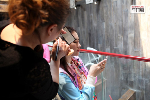 Một ngày theo chân "nữ thần gợi cảm" Cbiz - 8