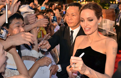 Angelina Jolie eo thon kinh ngạc ở Tokyo - 8