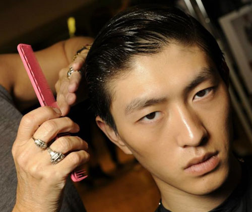 Hậu trường sực mùi son phấn của các mẫu nam - 5