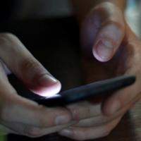 Pháp luật - Trách nhiệm nhà mạng vụ 800 nghìn người bị lừa tải ảnh sex