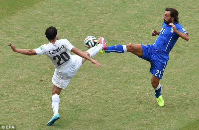 TRỰC TIẾP Italia - Uruguay: Ưu thế hơn người (KT) - 6