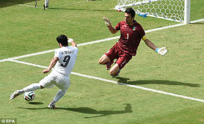 TRỰC TIẾP Italia - Uruguay: Ưu thế hơn người (KT) - 7