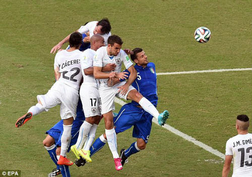 Italia - Uruguay: Ra đòn phút 81 - 1