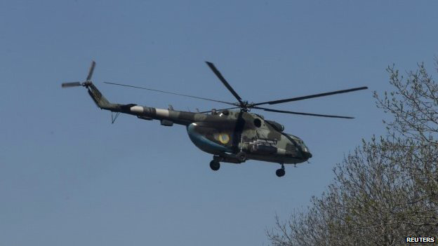 Ukraine: Trực thăng quân sự bị bắn rơi, 9 người chết - 1