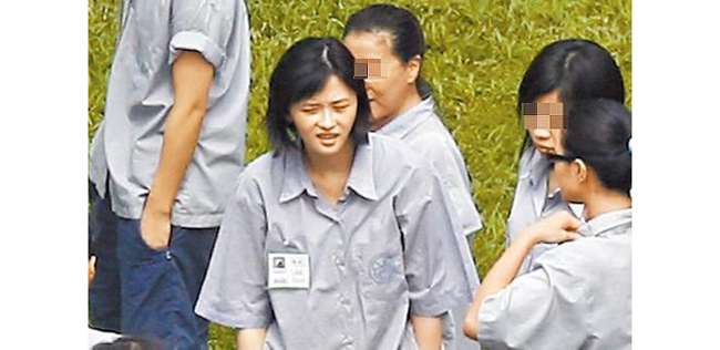 Người ta phát hiện ra sau đó, ngoài việc tàng trữ ma túy,&nbsp;Tiêu Thục Thận là người nghiện nặng khi cô dùng cả thuốc lắc và ma túy. Cô phải vào trại cai nghiện trong 49 ngày và trải qua một cuộc điều trị khắt khe bắt đầu từ tháng 6/2007.&nbsp;

