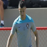 Bóng đá - Ronaldo có kiểu tóc mới, siêu mẫu Irina động viên bồ