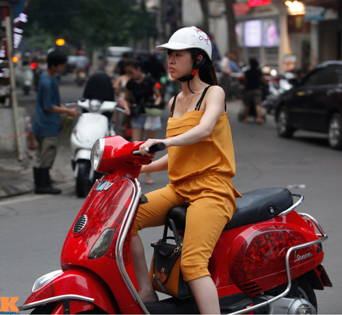 Thời trang "hai dây" gợi cảm trên phố Hà Nội - 12