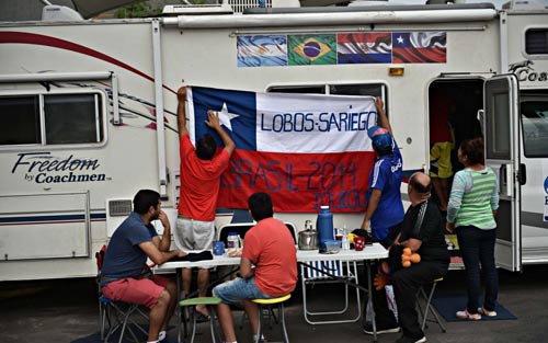 ''1001 cách ngủ'' của CĐV tại World Cup 2014 - 3