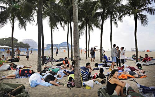 ''1001 cách ngủ'' của CĐV tại World Cup 2014 - 3