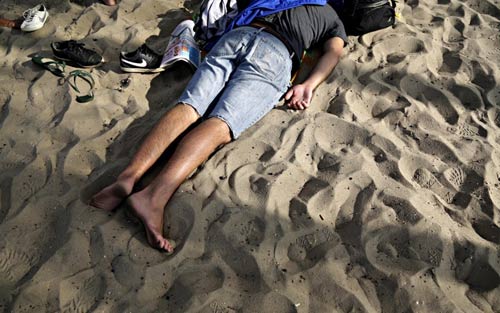 ''1001 cách ngủ'' của CĐV tại World Cup 2014 - 9