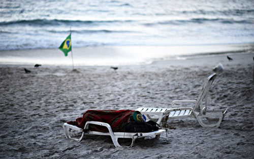 ''1001 cách ngủ'' của CĐV tại World Cup 2014 - 8